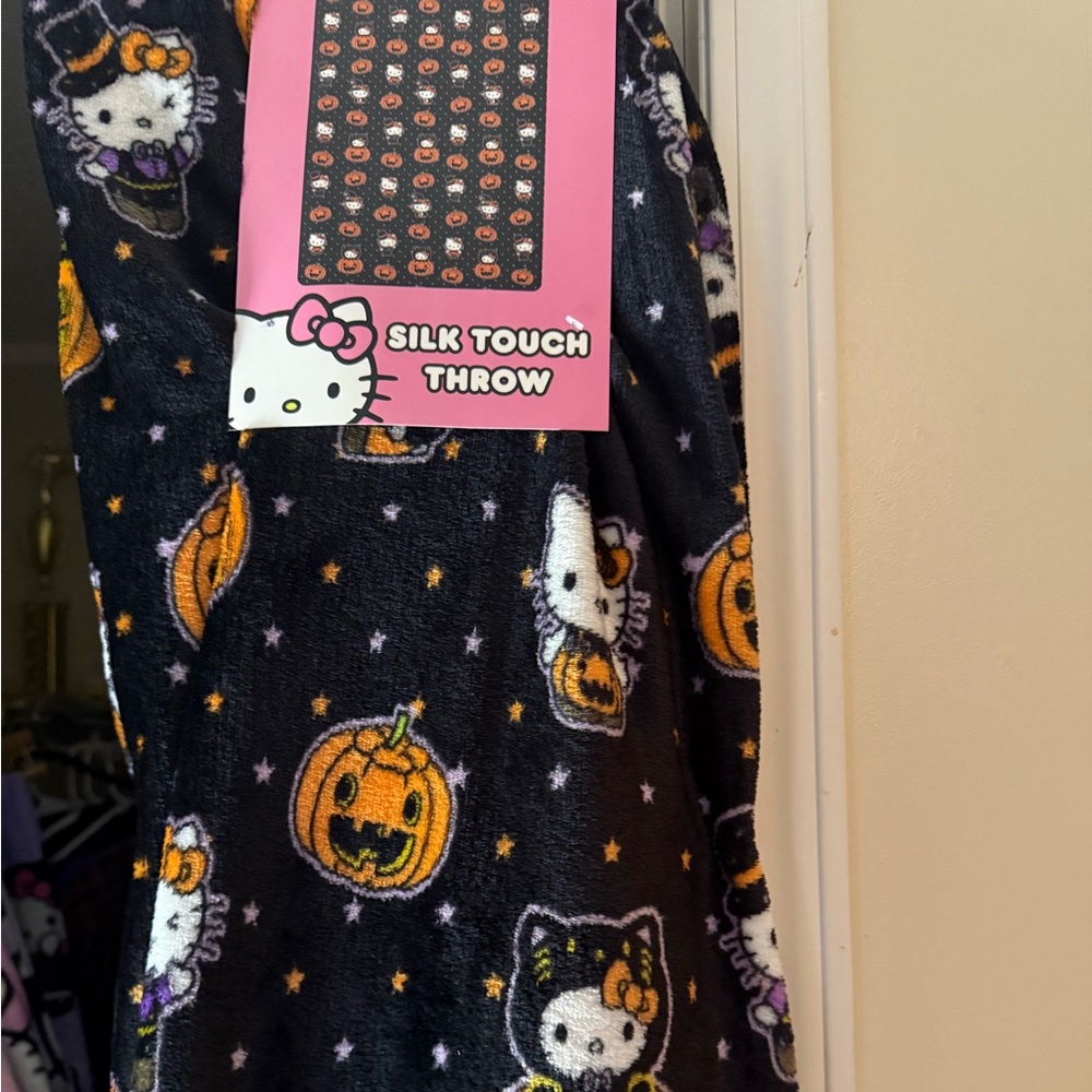 Hello kitty Halloween throw